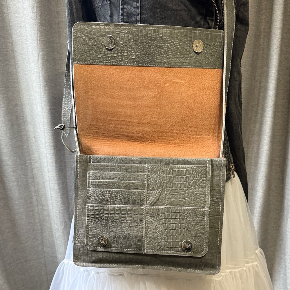Soy Nica Embossed Gray Crossbody Bag - Picture 4 of 9